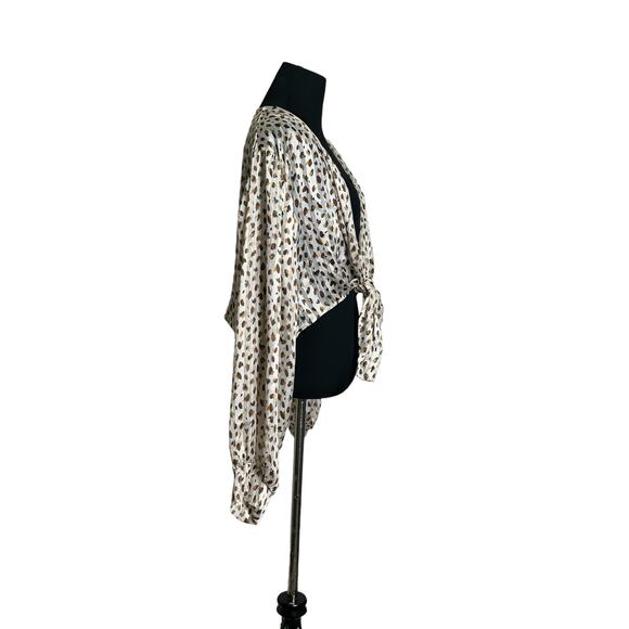 Saints & Hearts Cream brown print wrap front tie sleeves blouse size Medium - Picture 14 of 15